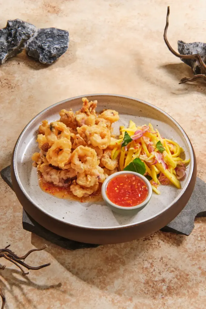 Cumi Goreng Crispy Salad Mangga